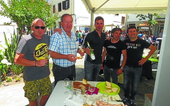 Se pudo degustar también el queso de 'Mendibitzu'.