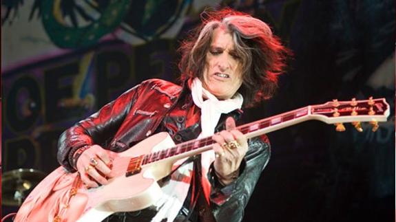 El guitarrista de Aerosmith Joe Perry, hospitalizado tras desmayarse en un concierto