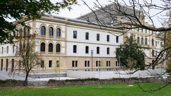 Imagen del exterior del edificio de Tabakalera. 