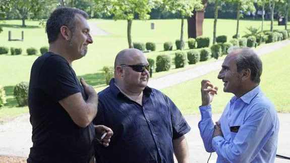 Luis Chillida conversa con Jon Maia y Jesús Prieto "Piti",