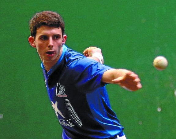 Las cortadas de derecha de Altuna III funcionaron bien. 