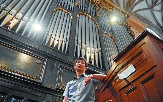 El organista surcoreano Joonho Park ofrecerá hoy el concierto del Ciclo de Órgano de la Quincena Musical en Santa María.