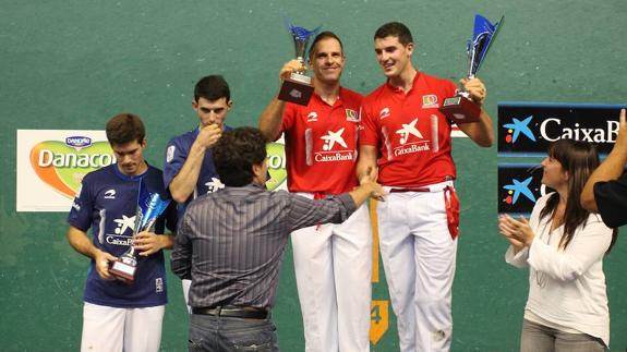 Los ganadores en el podio