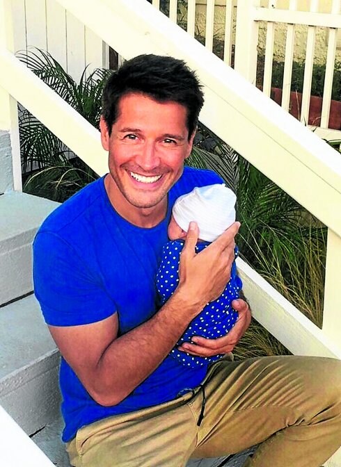 Jaime Cantizano subió a sus redes sociales esta foto con su bebé. 