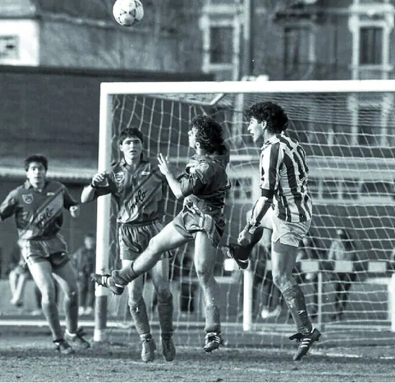 Partido histórico entre Tolosa y Beasain del año 1992; ambos equipos vuelven a coincidir en Tercera. 