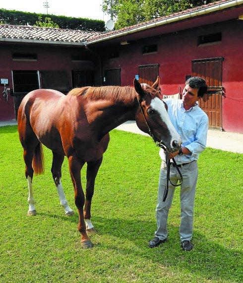 El donostiarra Sergio Vidal descubrió de muy niño las carreras de caballos y se convirtieron en su mundo. Ahora es preparador.