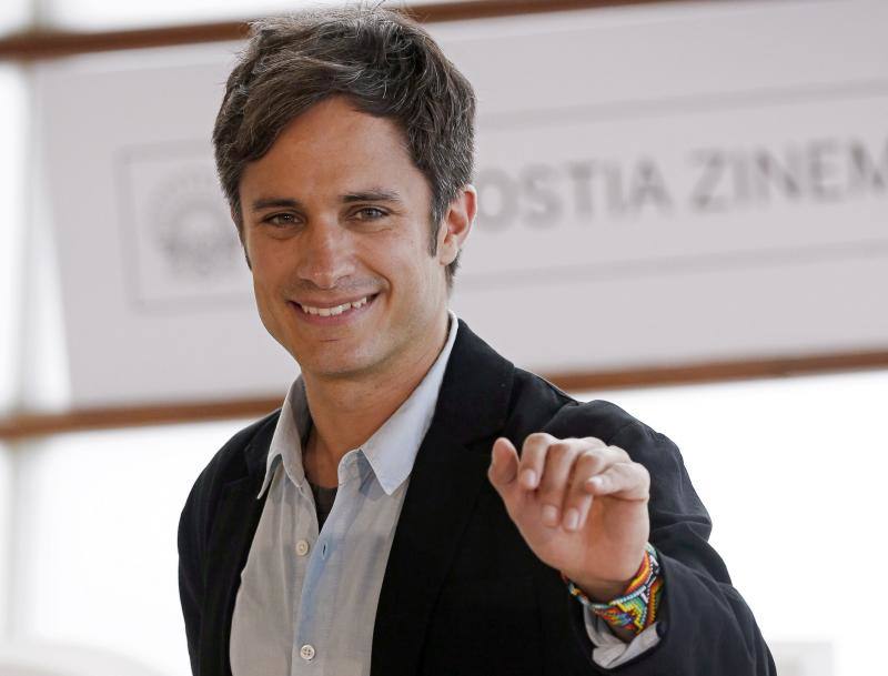 El actor Gael García Bernal durante la presentación de la película "Neruda", del director chileno Pablo Larraín, que se proyecta en la sección Perlas de la 64 edición del Festival Internacional de Cine de San Sebastián