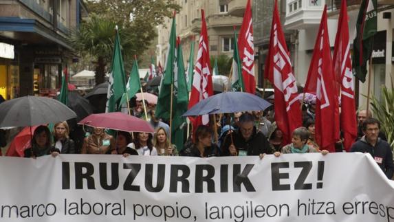 Adolfo ‘Txiki’ Muñoz y Ainhoa Etxaide han encabezado la marcha.