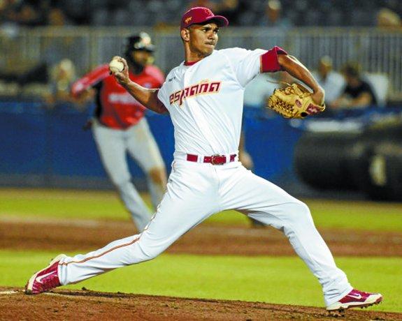 Pitcher. El loiolatarra Jorge Balboa, lanzando la bola al bateador del equipo contrario. 
