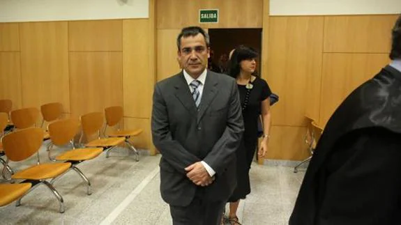 Jabyer Fenrández, en un momento del juicio en el que fue condenado a tres años de prisión. /