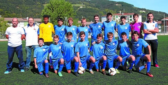 Plantilla del Cadete de Primera que hoy se enfrenta al Lazkao en el anexo de Altamira. 