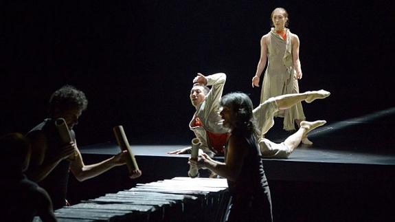 El espectáculo 'Hybrid. Rhythm & Dance' une la cultura de la etnia ainu de Japón y la vasca