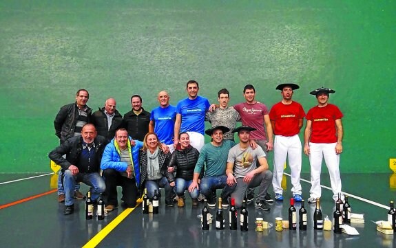 2015. Campeones, subcampeones y organizadores de la pasada edición del campeonato. 