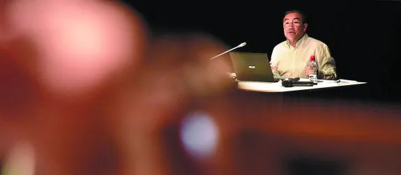 Jesús Torquemada, durante la primera charla del Seminario de Política Internacional. 