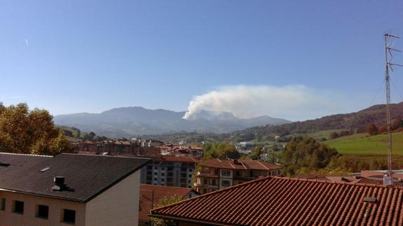 El incendio en el monte Hernio.