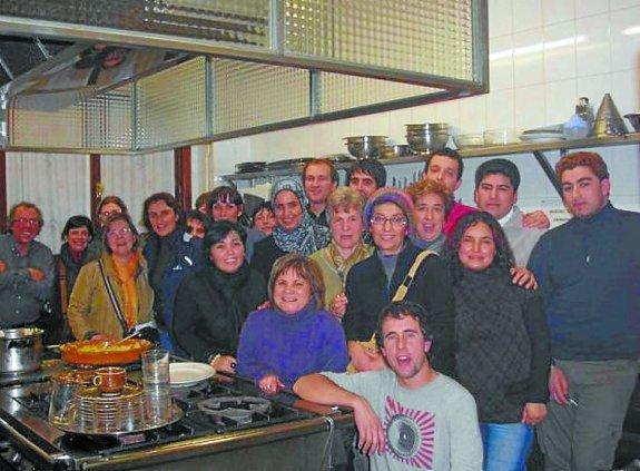 Participantes en otro de los curso de cocina de Bizikasi.