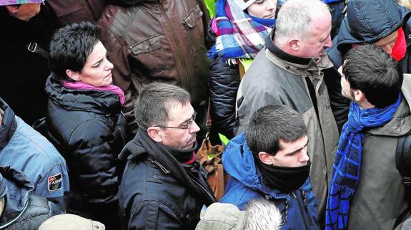 Monedero, entre los asistentes a la manifestación de Alsasua. / EFE