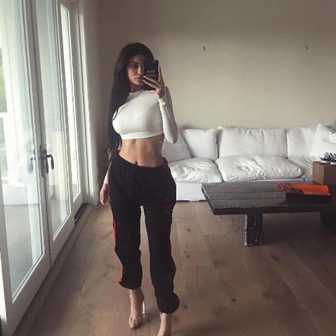 Instagram encumbra a Kylie Jenner 'look' a lo Pantoja | El Diario Vasco