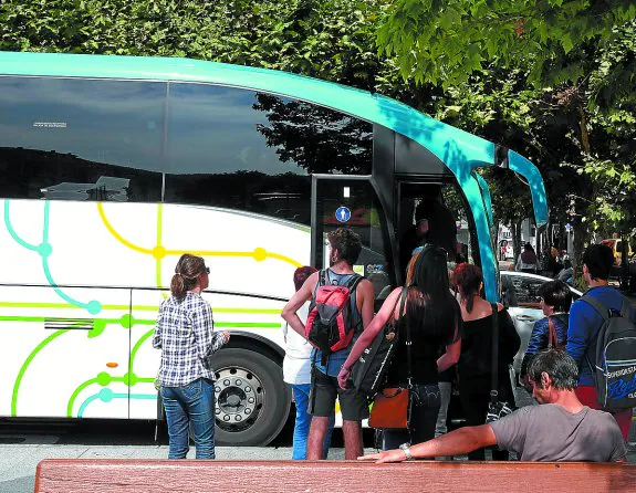 Transporte. El ayuntamiento estudia las preferencias para el servicio de autobuses.