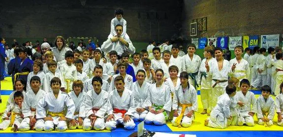 Participantes. Representación local en el festival de Navidad de judo. 