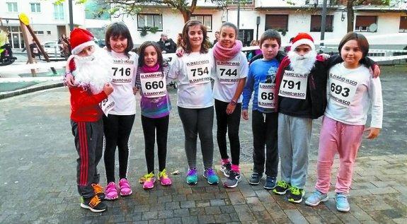 No faltó el toque navideño entre los participantes. 