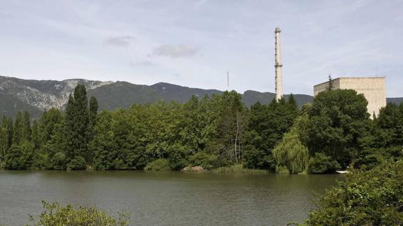 Exterior de la central nuclear de Santa María de Garoña en Burgos.