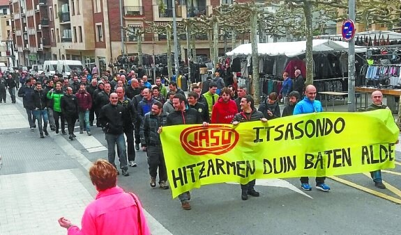 Manifestación de los trabajadores de Jaso ayer en Ordizia.