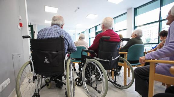 Ancianos en una residencia 