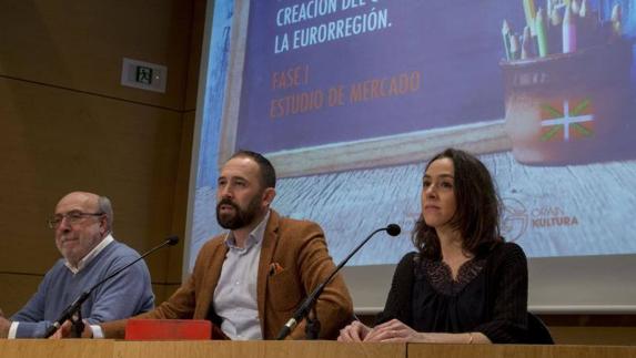 Denis Itxaso,José Manuel Giral y Ainhoa Aizpuru han presentado las conclusiones del estudio. 