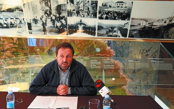 El alcalde Txomin Sagarzazu durante la presentación en Arma Plaza.
