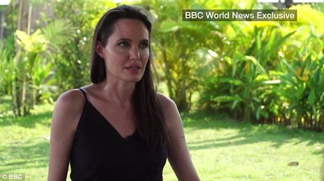 Angelina, rota al hablar de Brad Pitt