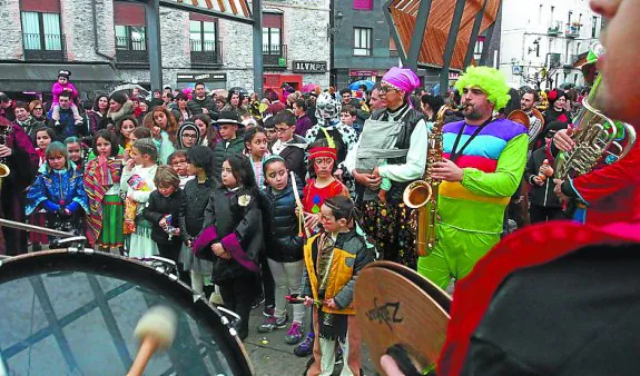 Txaranga. Mauxitxa volvió a ser fiel a su cita con el Carnaval.