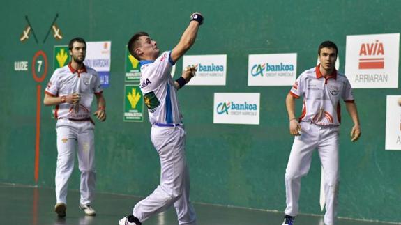 Ibai Arratibel conduce al triunfo a Prado en el Memorial Soroa