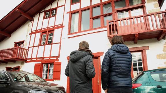 Caserío de Louhossoa donde se encontraro medio centenar de armas entre cortas y largas.  