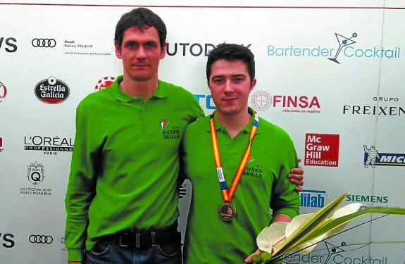 Campeones. El profesor Xabier Puertas y el alumno Iker Borde, campeones en SpainSkills 2017. 