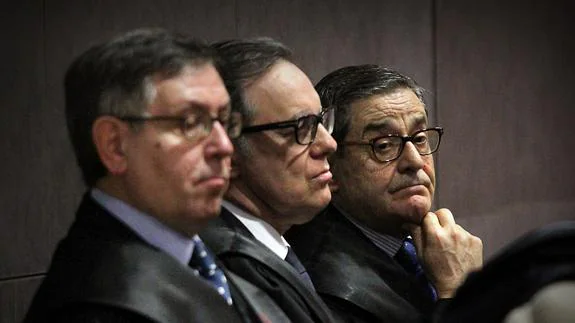 Mikel Cabieces, Rafael Alcorta y Mario Fernández, durante el juicio. 