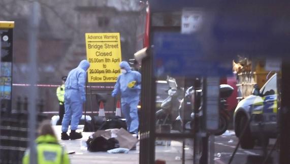 Policías en el lugar del atentado de Londres.