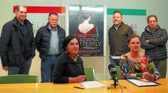 Presentación. Amigos de la Ópera ayer en la casa de cultura Zelai Arizti. 