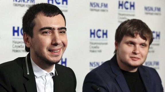 Los humoristas Alexéi Stoliarov y Vladímir Krasnov