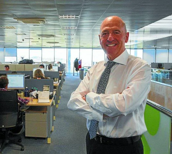 Joseba Ruiz de Alegría, director general de Ibermática, en la sede de la compañía en Miramon.