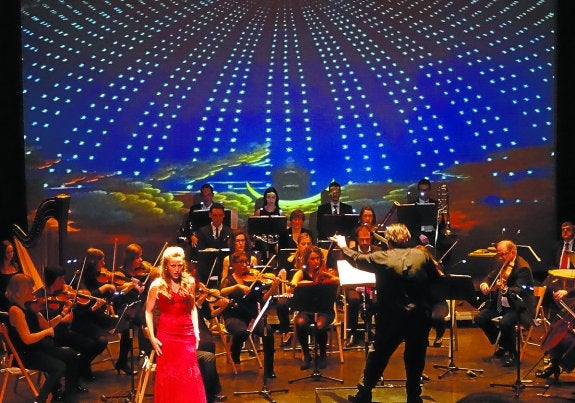 La soprano madrileña Rocío Pérez, que participará en la gala lírica, en plena interpretación.