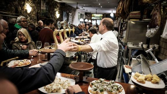 Barra del Mesón Martín de Donostia. 