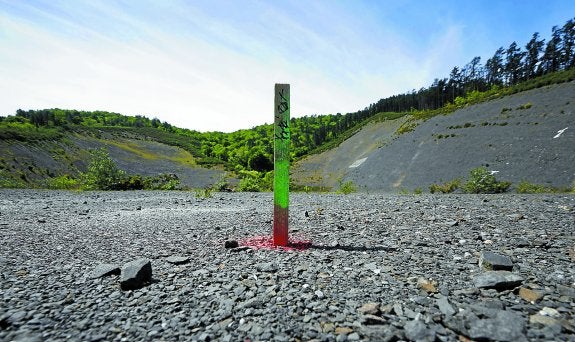 Solar en Zubieta donde hoy entrarán las primeras máquinas para construir la incineradora. 
