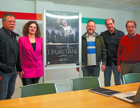 Amigos de la ópera. Presentaron ayer la actuación en la casa de cultura.