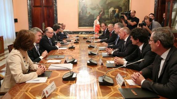 Reunión de los titulares de Hacienda y los diputados generales en Madrid