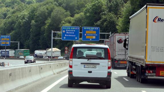 El tráfico en las autopistas de Gipuzkoa se dispara hasta los 43.000 vehículos diarios