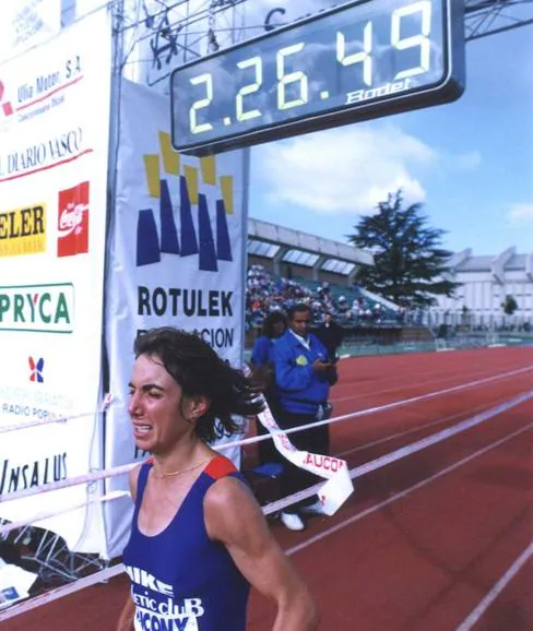 Ana Isabel Alonso, en 1995 tras lograr el récord de España de maratón en Donostia