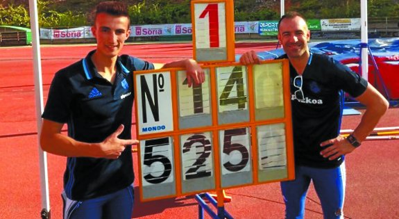 5,25 metros y oro. Púpilo y profesor, Istar Dapena Vega y Jonathan Pérez, tras superar su marca personal, lograr el oro y la mínima para el Europeo.
