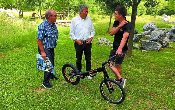 Garagarza (Club Ciclista Irunés), Pedro Alegre y Ion Areitio en el circuito de Puiana. 