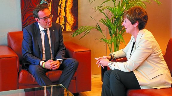 El conseller de Territorio y Sostenibilidad catalán, Josep Rull, se reunió con la consejera Tapia ayer en Barcelona. 